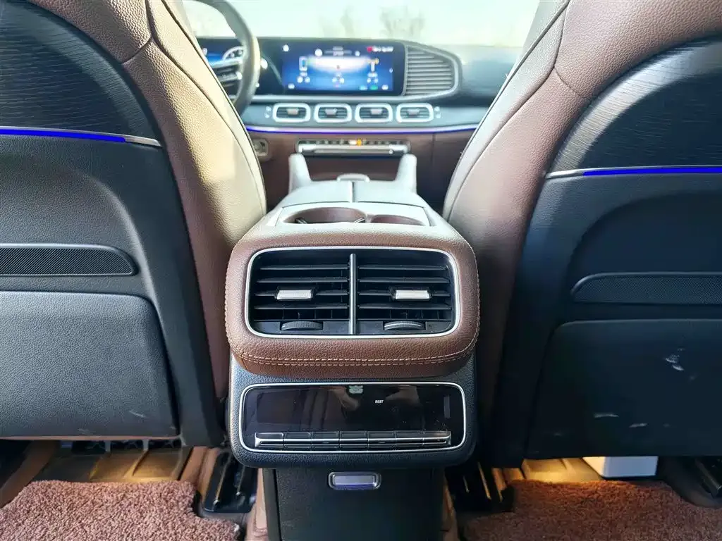 Mercedes-Benz GLS — фото 10