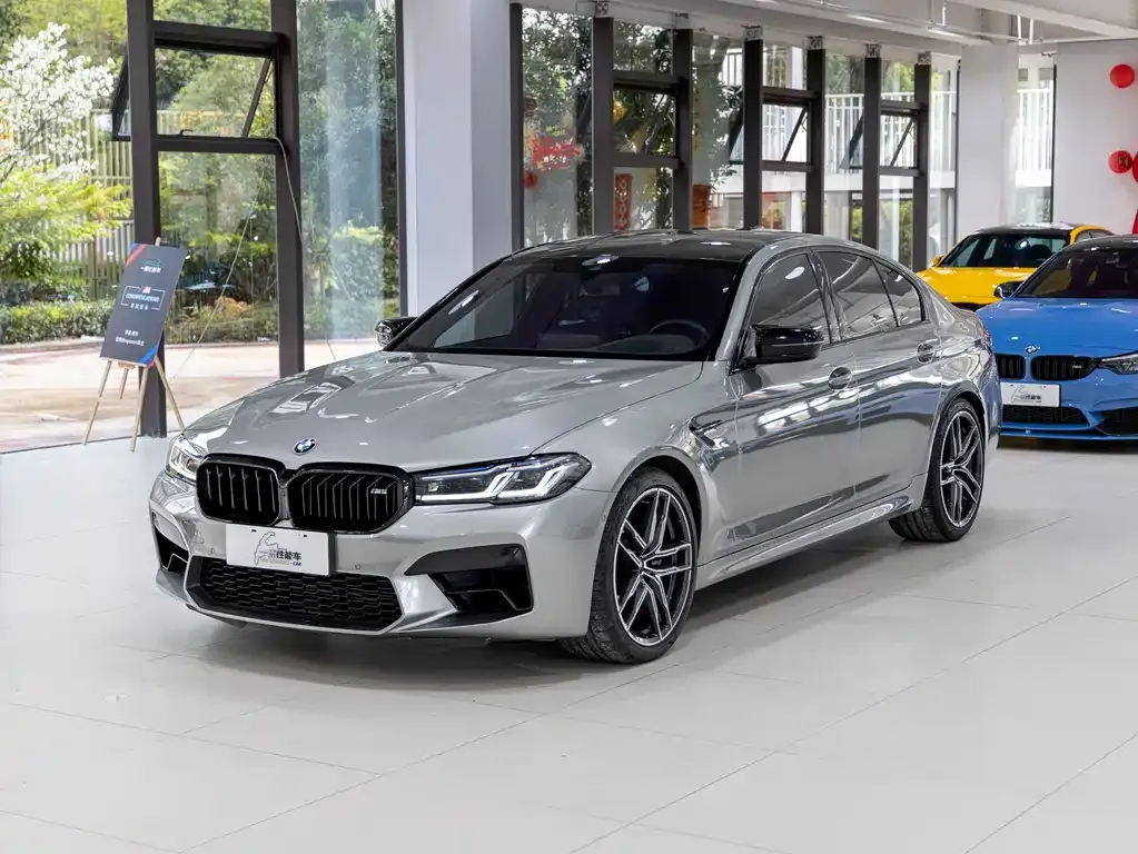 BMW M5 — фото 1