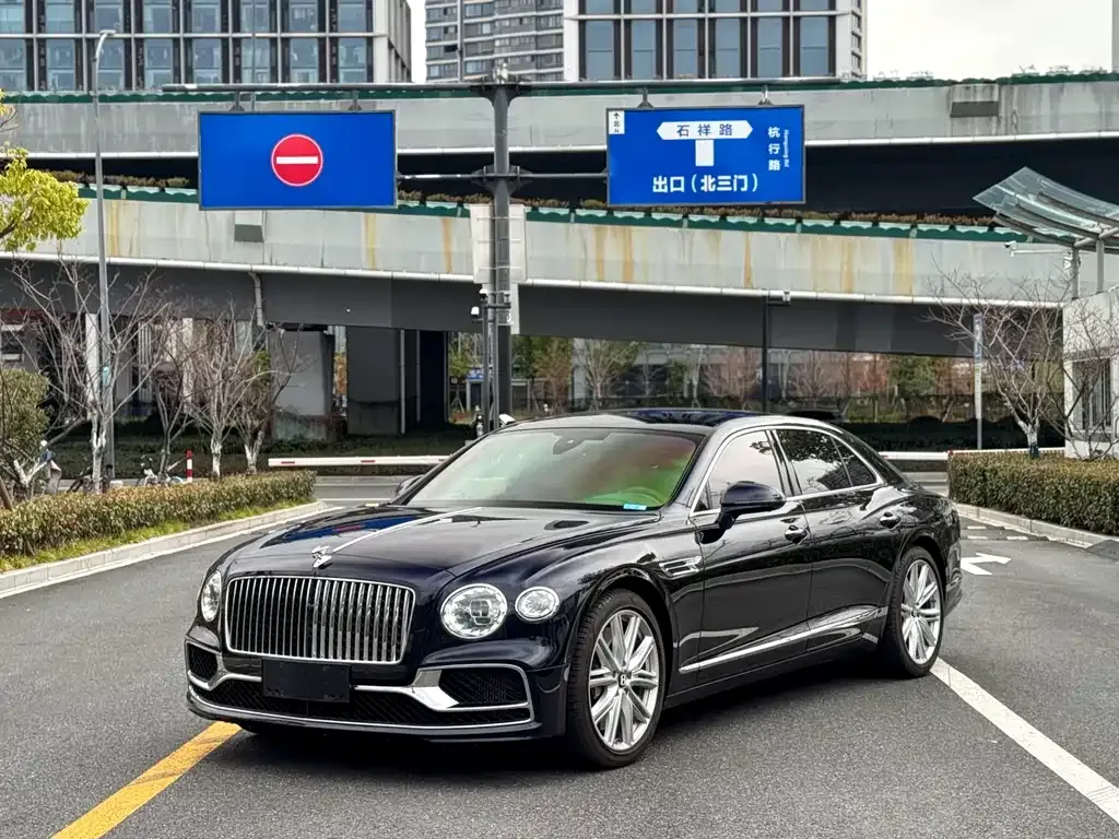 Bentley Flying Spur — фото 8