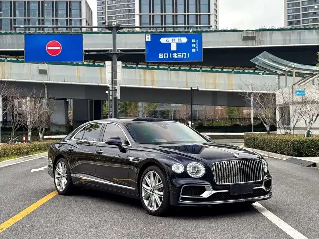 Bentley Flying Spur — фото 4