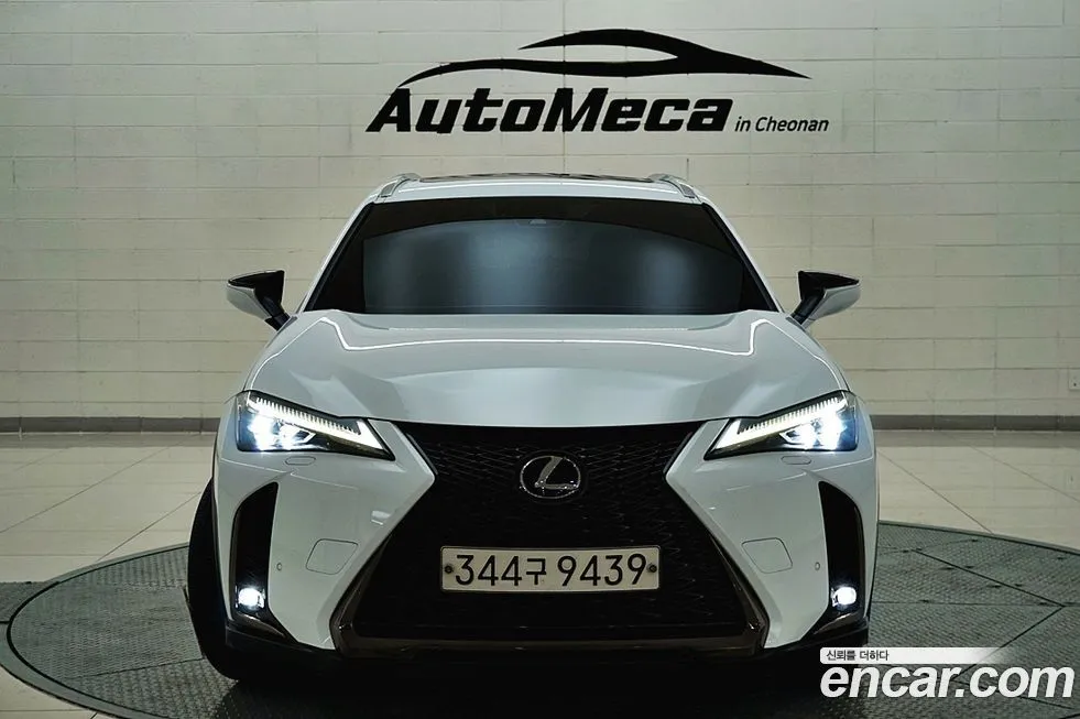 Lexus UX — фото 1