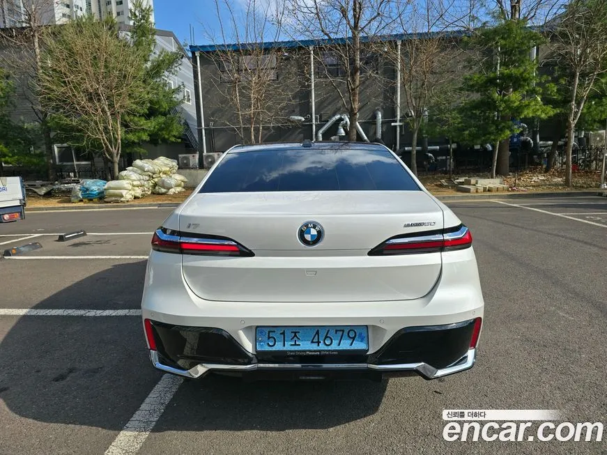 BMW i7 — фото 8