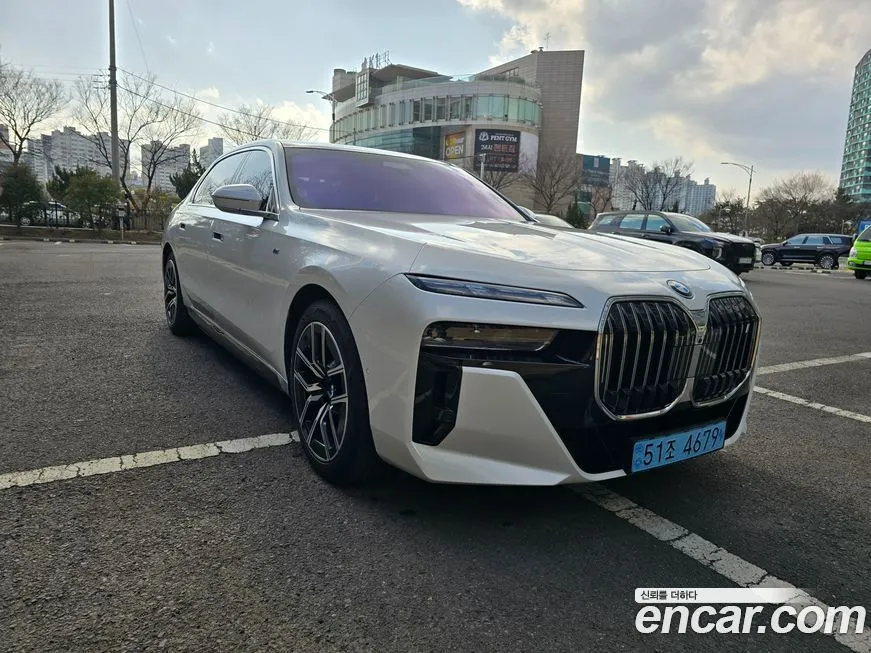 BMW i7 — фото 3