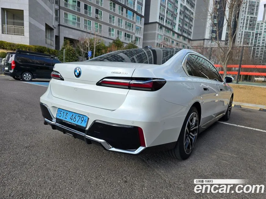 BMW i7 — фото 9