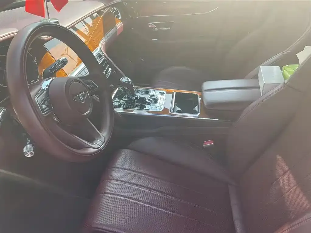 Bentley Flying Spur — фото 2