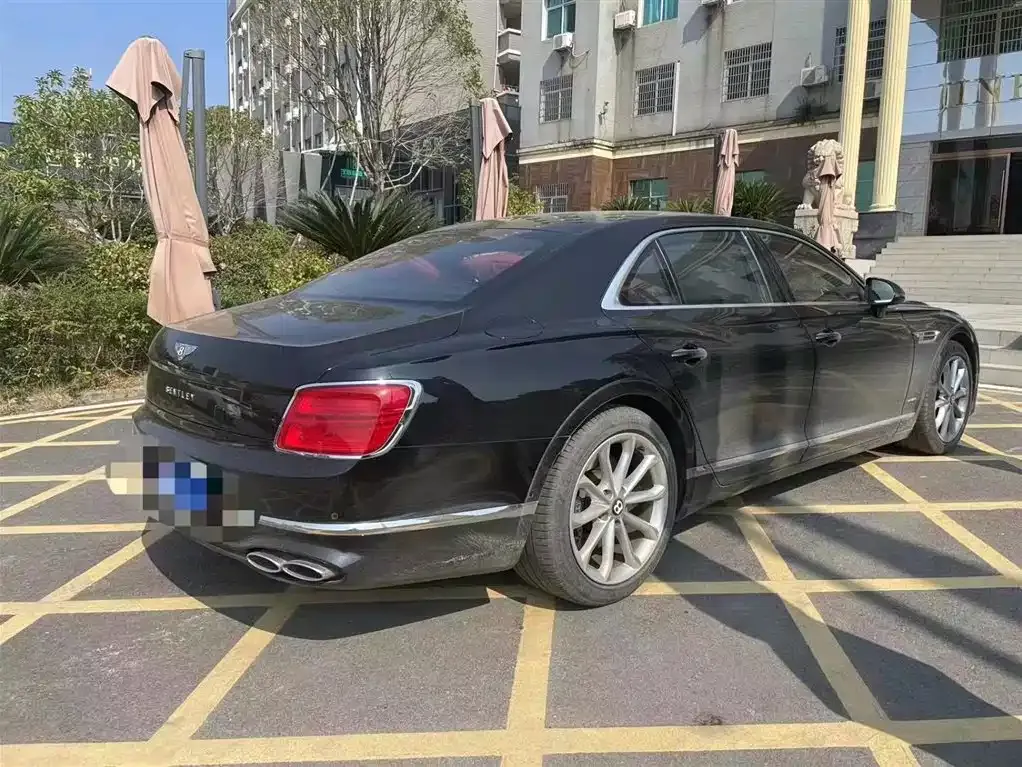 Bentley Flying Spur — фото 8