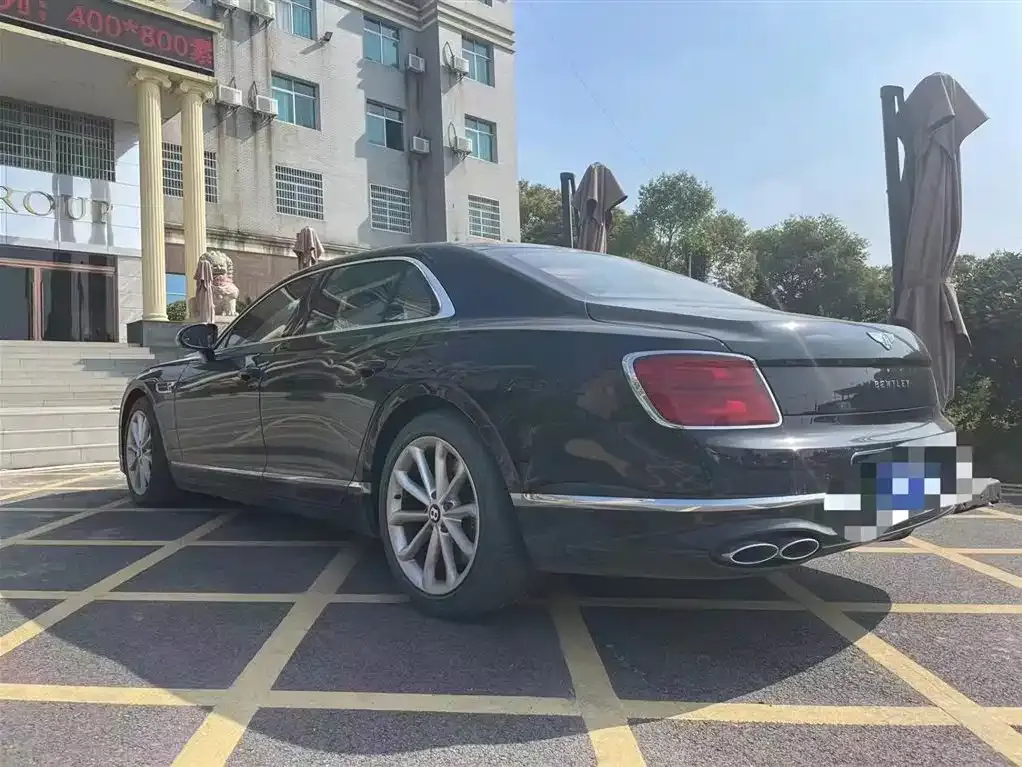 Bentley Flying Spur — фото 7