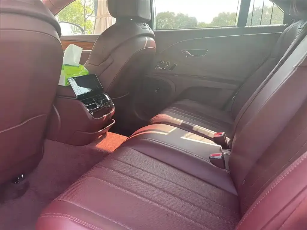 Bentley Flying Spur — фото 4