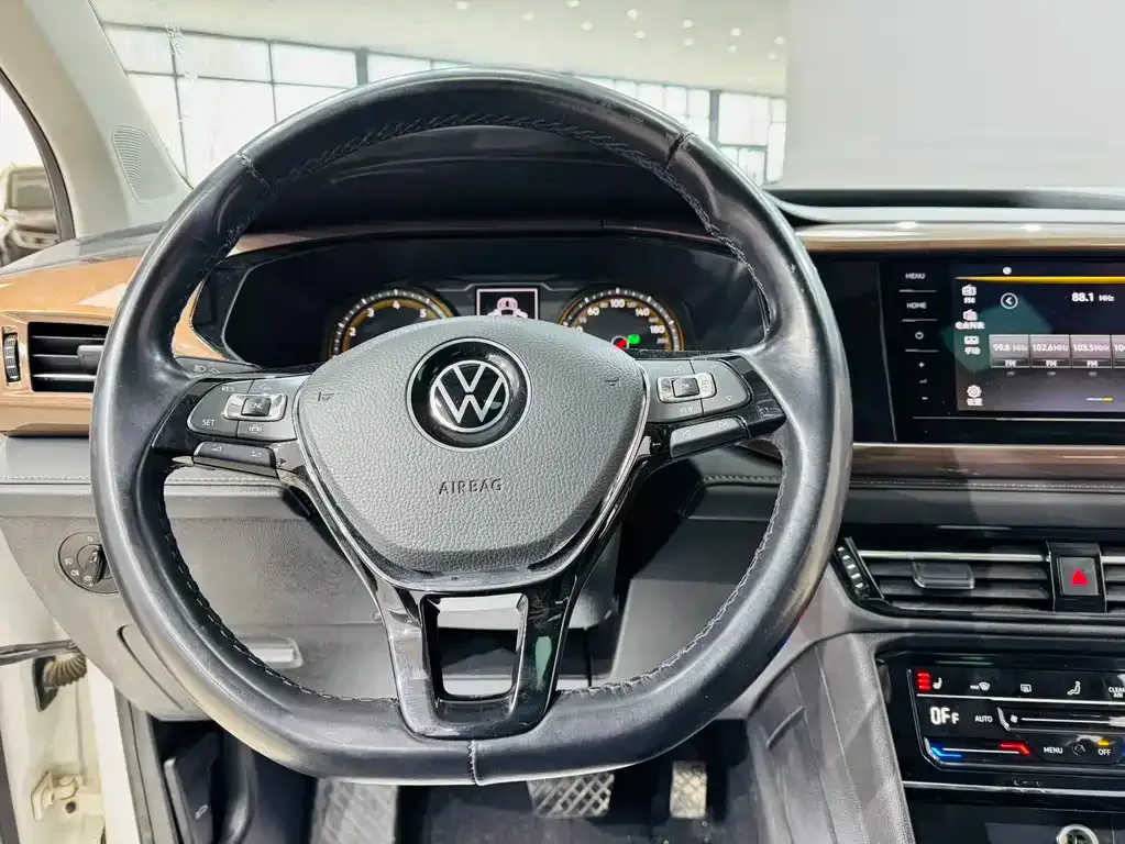 Volkswagen Tharu — фото 2