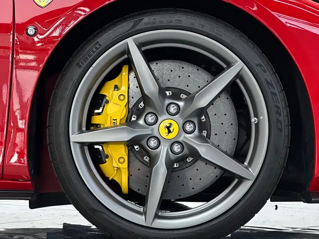 Ferrari F8 — фото 10