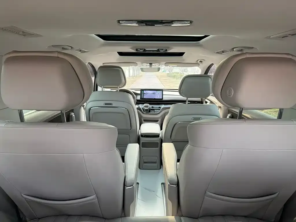 Roewe iMAX8 — фото 2