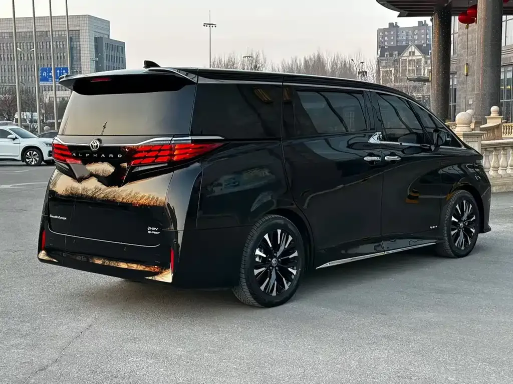 Toyota Alphard — фото 9