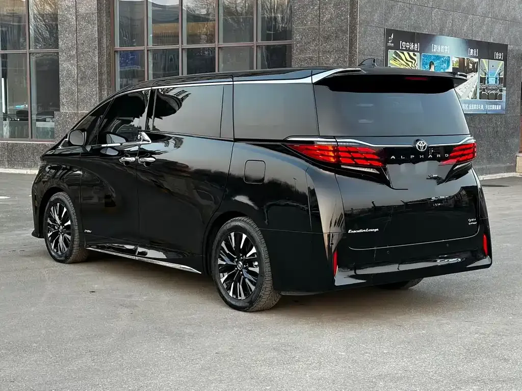 Toyota Alphard — фото 10