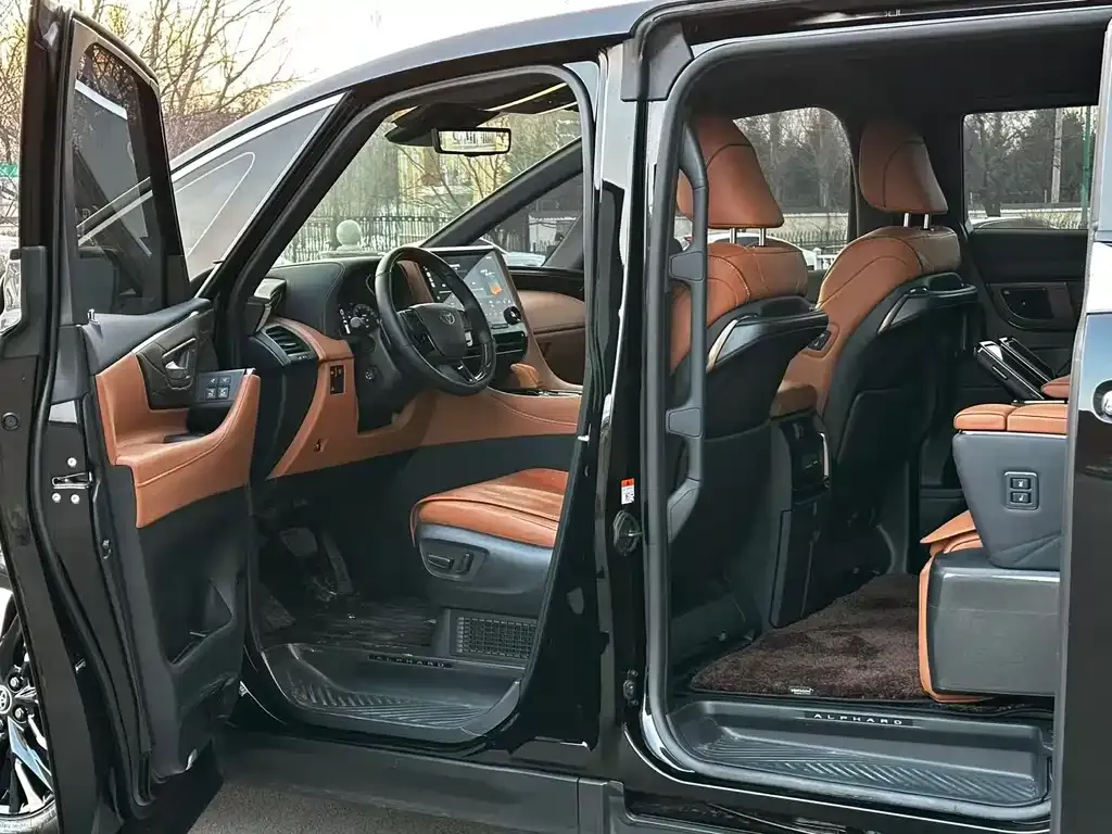 Toyota Alphard — фото 5