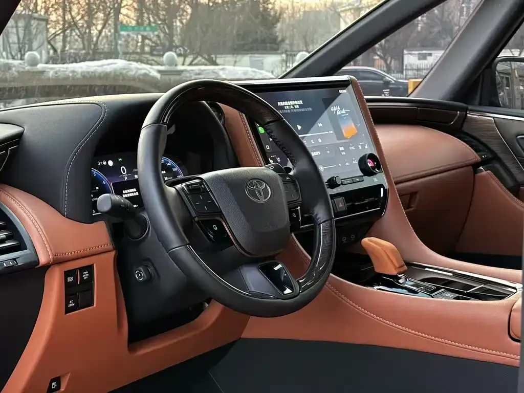Toyota Alphard — фото 8