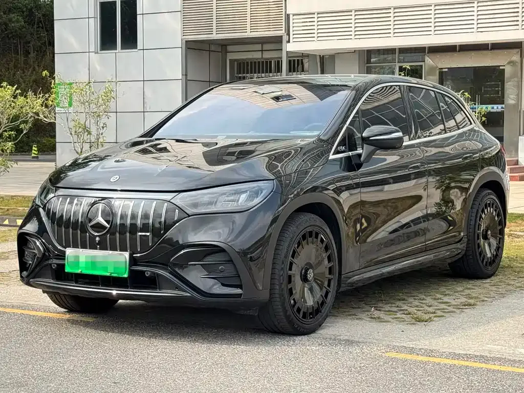 Mercedes-Benz EQE SUV — фото 1