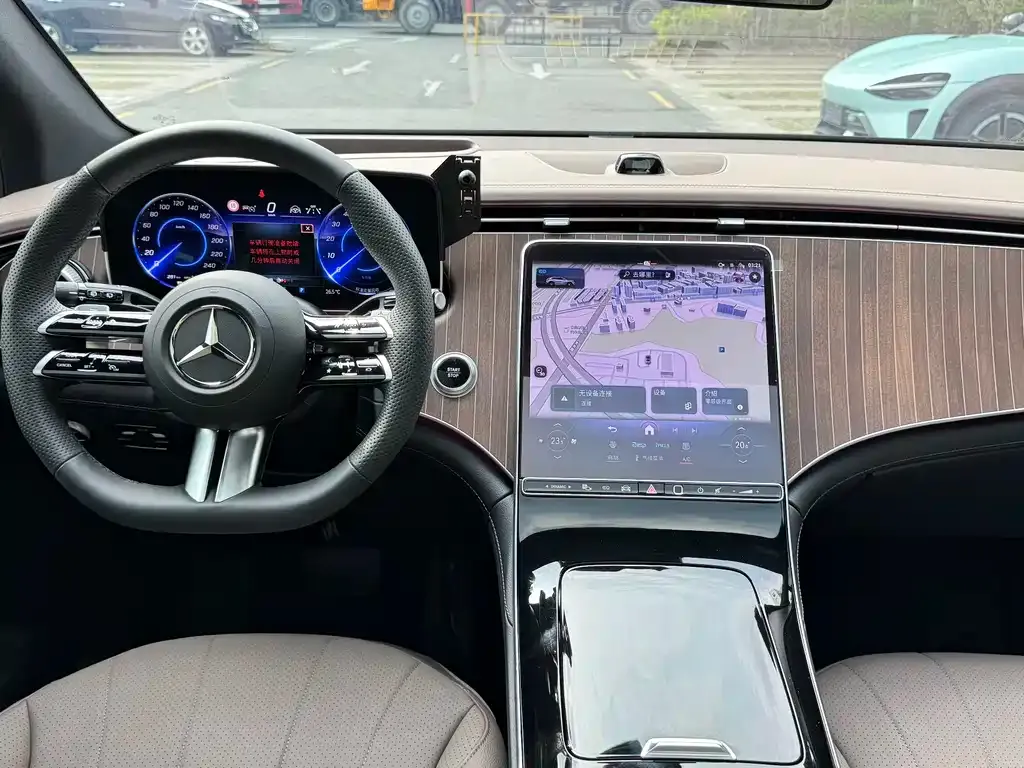 Mercedes-Benz EQE SUV — фото 6