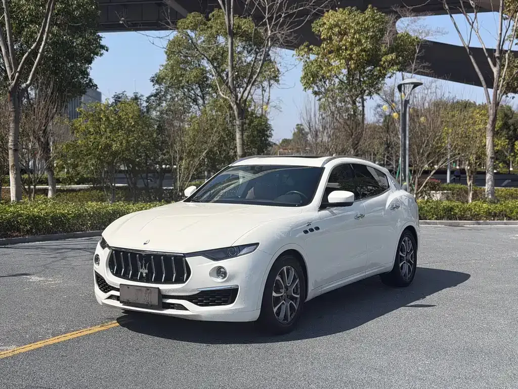 Maserati Levante — фото 1