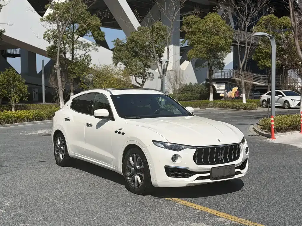 Maserati Levante — фото 4