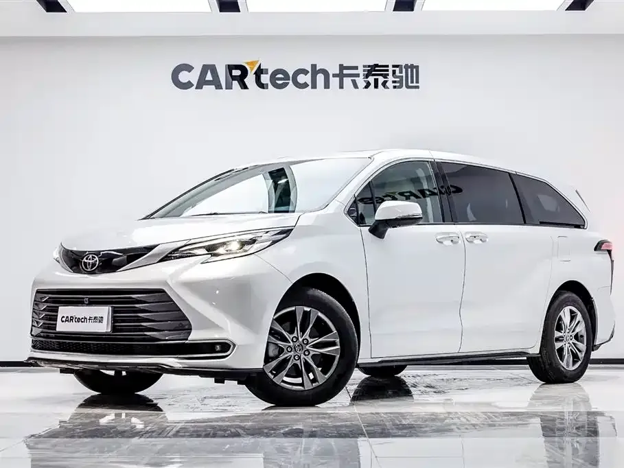 Toyota Sienna — фото 1