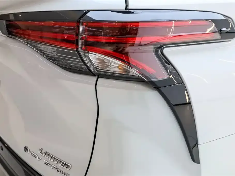 Toyota Sienna — фото 2