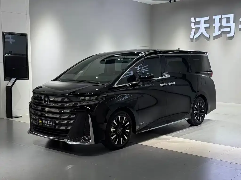 Toyota Vellfire — фото 1
