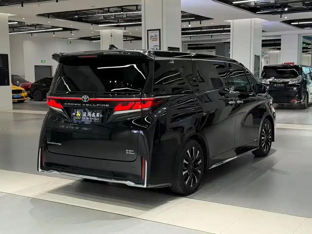 Toyota Vellfire — фото 3