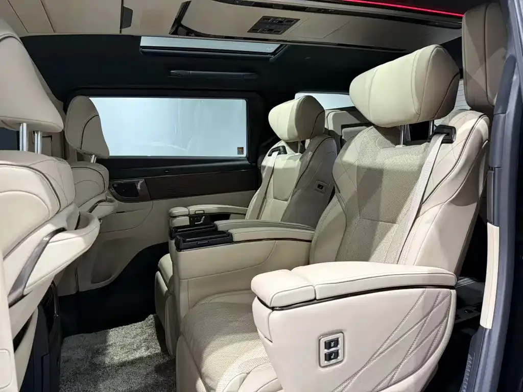 Toyota Vellfire — фото 9