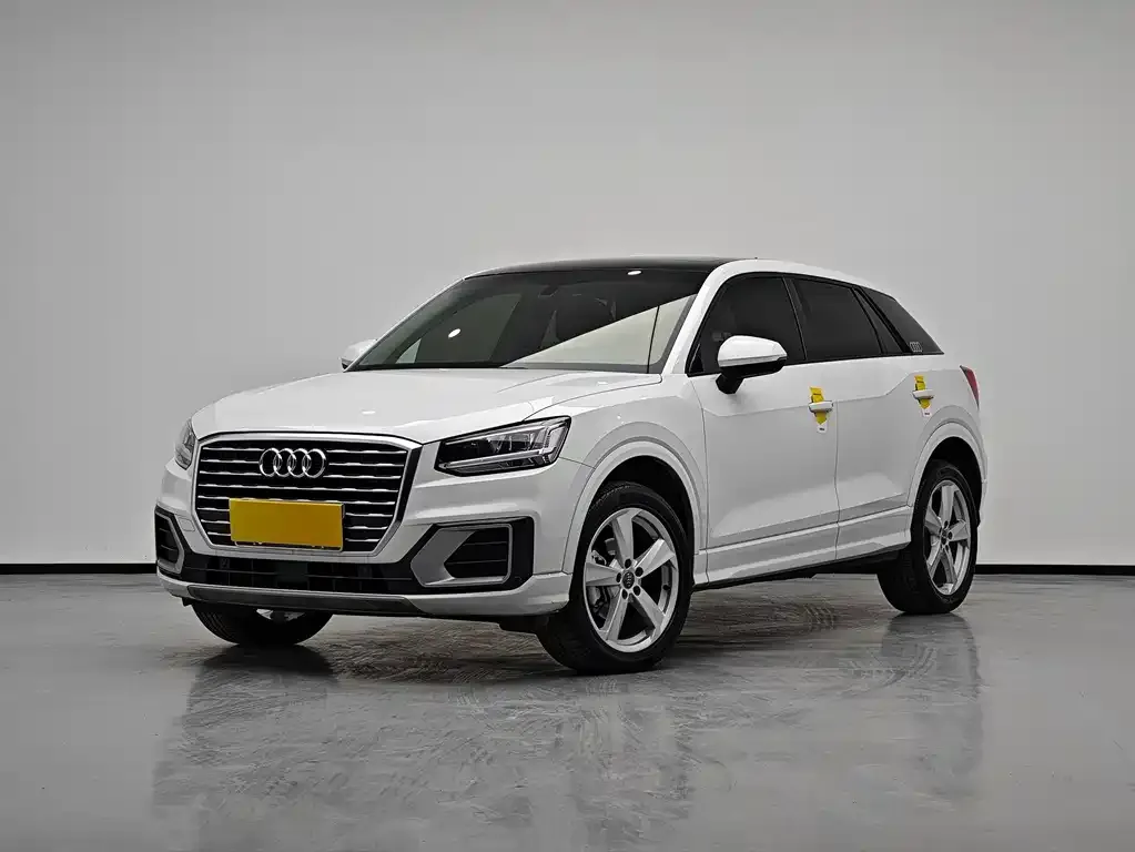 Audi Q2L — фото 1