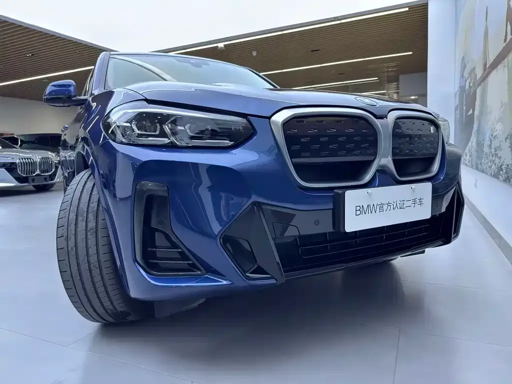 BMW iX3 — фото 8