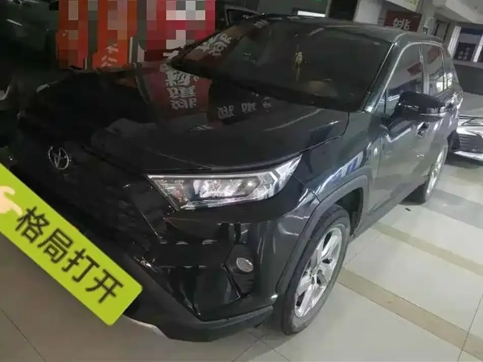 Toyota RAV4 — фото 1