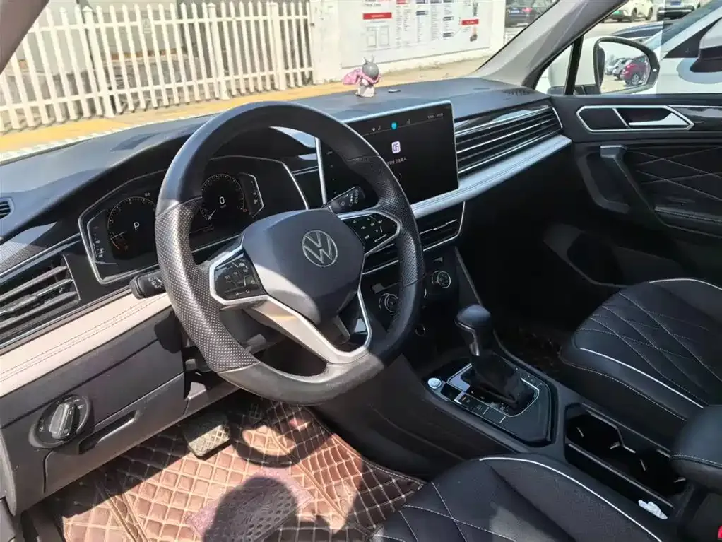 Volkswagen Tiguan L — фото 6