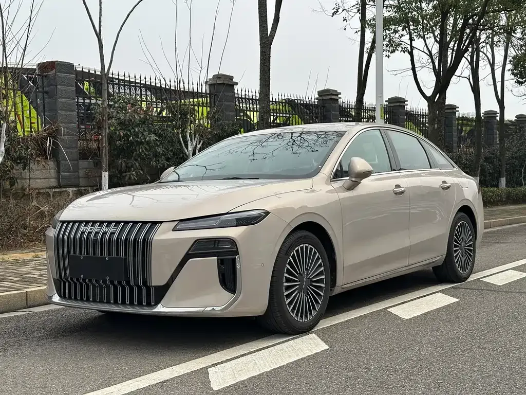 Roewe M7 DMH — фото 1