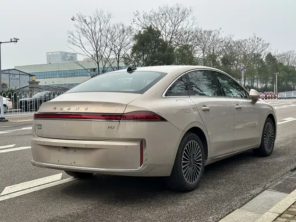 Roewe M7 DMH — фото 9