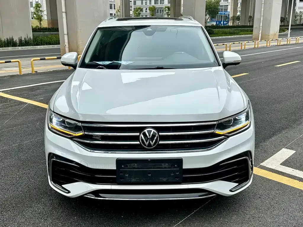 Volkswagen Tiguan L — фото 2