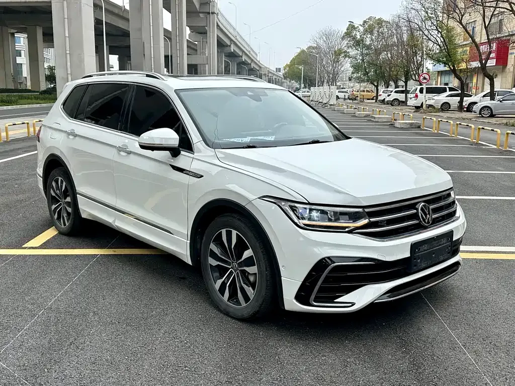 Volkswagen Tiguan L — фото 3