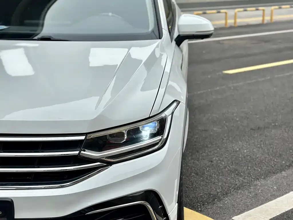 Volkswagen Tiguan L — фото 4