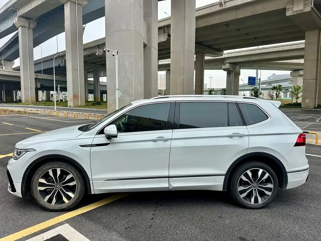Volkswagen Tiguan L — фото 5
