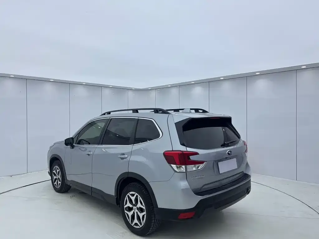 Subaru Forester — фото 5