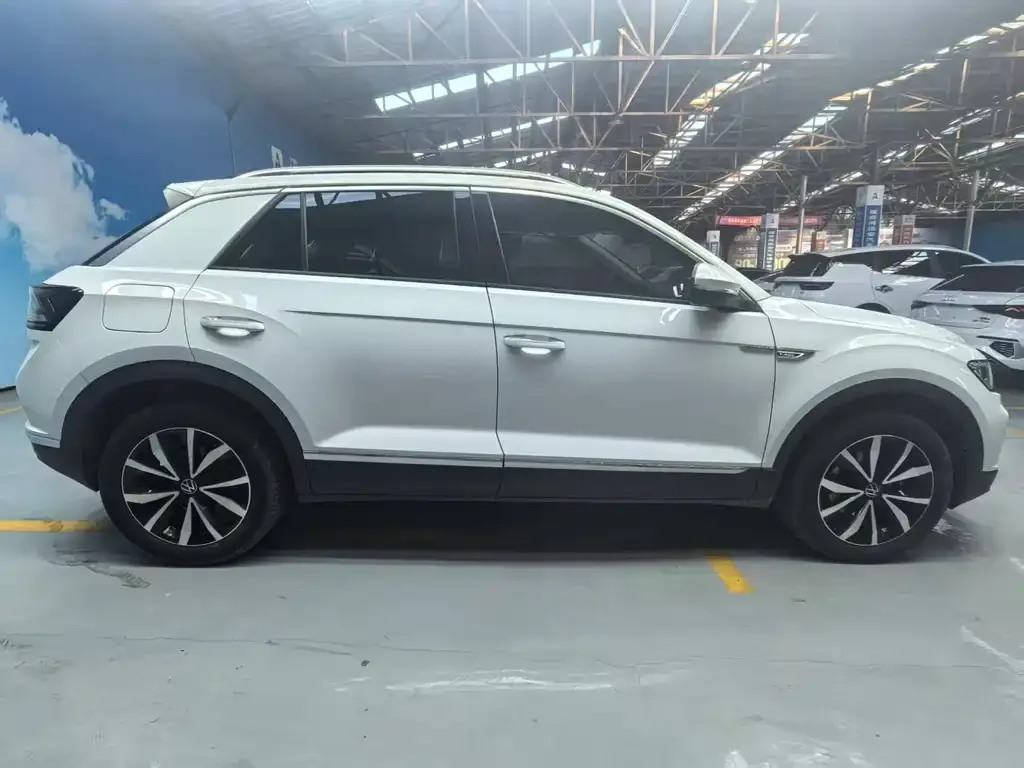 Volkswagen T-Roc — фото 6