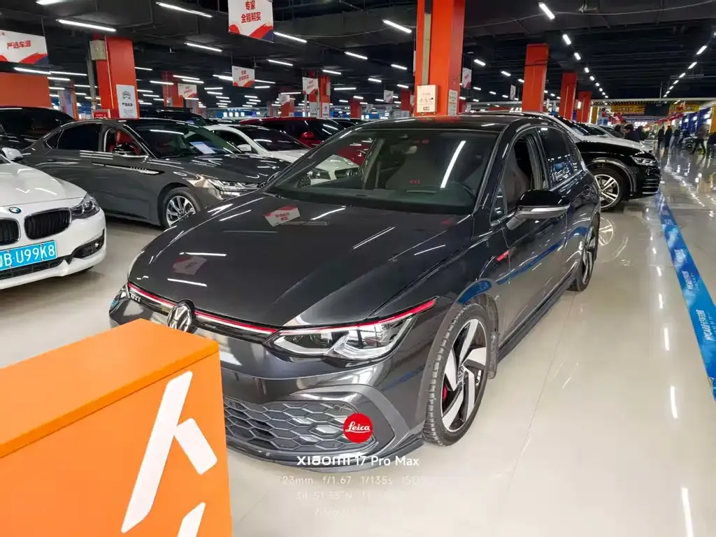 Volkswagen Golf GTI — фото 1
