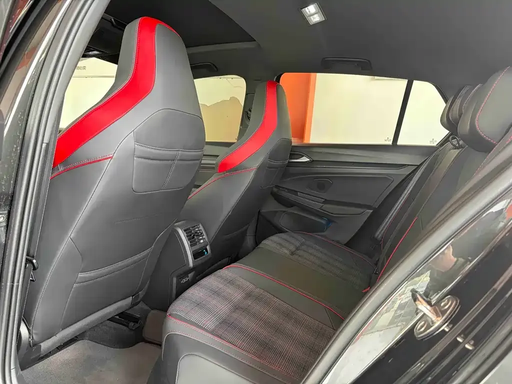 Volkswagen Golf GTI — фото 8