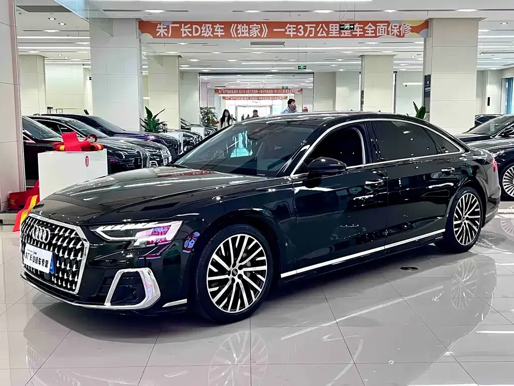 Audi A8 — фото 1
