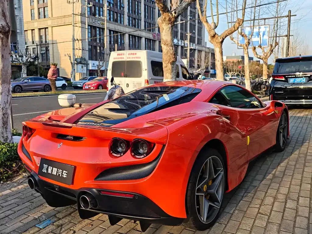 Ferrari F8 — фото 9