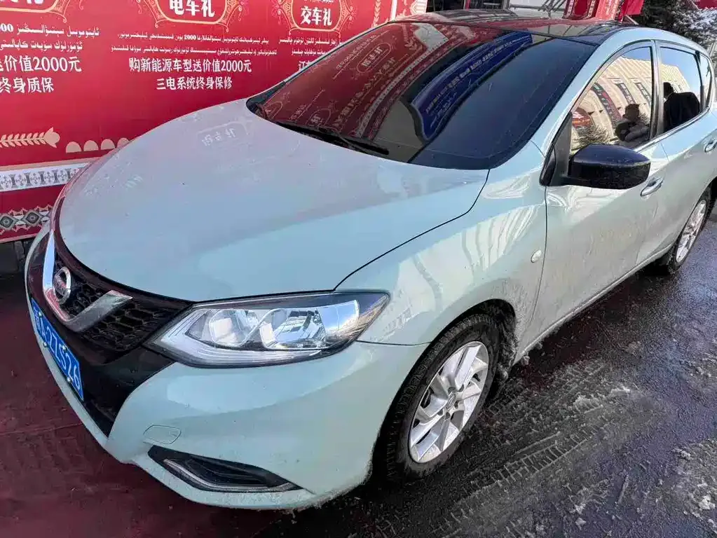 Nissan Tiida — фото 1