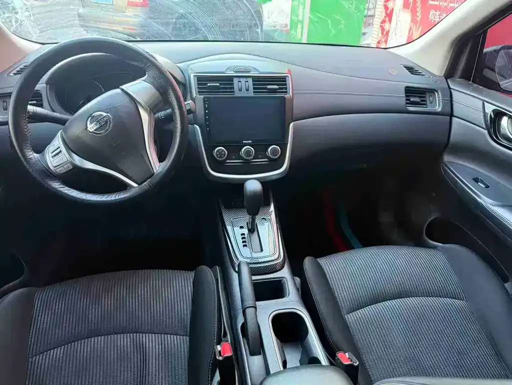 Nissan Tiida — фото 3