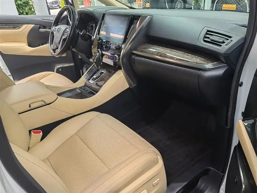 Toyota Vellfire — фото 10