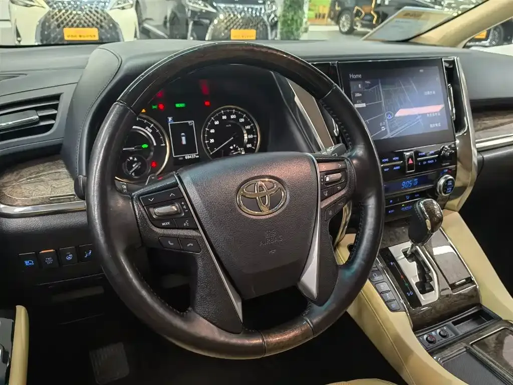 Toyota Vellfire — фото 3