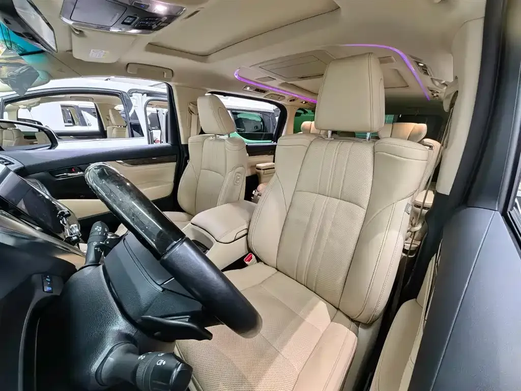 Toyota Vellfire — фото 9