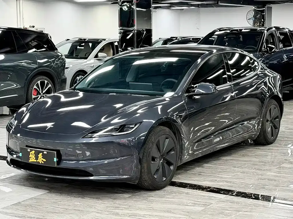 Tesla Model 3 — фото 1